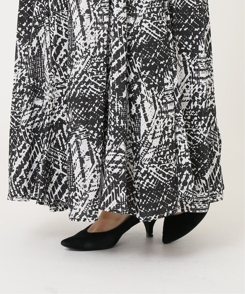 JOURNAL STANDARD（ジャーナルスタンダード）の「ヘイジープリントギャザースカート◆（スカート・レディース・ブラック/グリーン・38/36）」の4枚目の写真