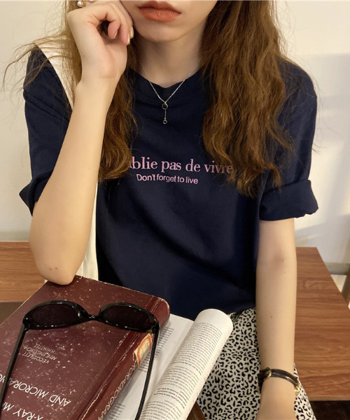 emi+（エミプラス）の「5分袖ロゴプリントTシャツ/カットソー（Tシャツ/カットソー・レディース・ホワイト/ベージュ/ネイビー・FREE）」の3枚目の写真