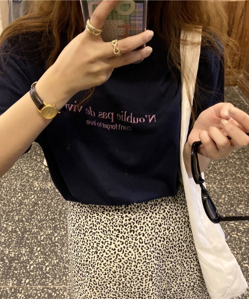 emi+（エミプラス）の「5分袖ロゴプリントTシャツ/カットソー（Tシャツ/カットソー・レディース・ホワイト/ベージュ/ネイビー・FREE）」の21枚目の写真