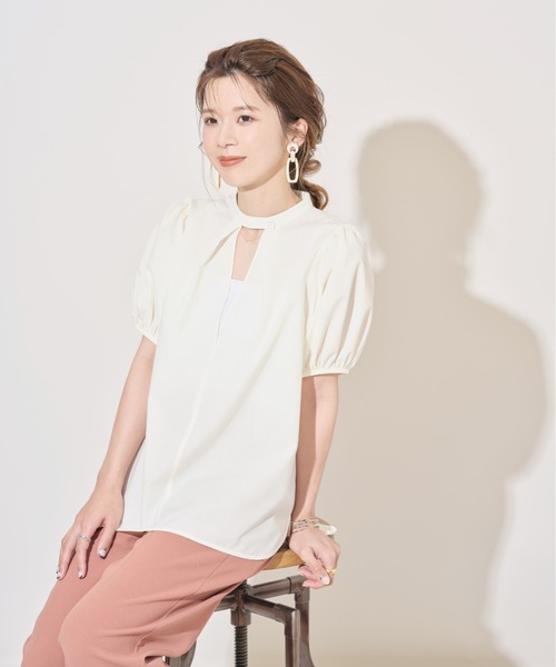 &. NOSTALGIA（アンドドットノスタルジア）の「【ZOZO限定】スタンドカラーパフスリーブシャツ（シャツ/ブラウス・レディース・ホワイト/ラベンダー/チャコールグレー・FREE）」の4枚目の写真