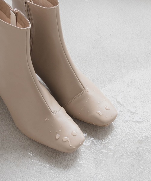Launa lea（ラウナレア）の「RainyDay スクエアトゥショートブーツ　【レイン対応】(R9013)（レインシューズ・レディース・ブラック/アイボリー/グレイッシュベージュ・23.5cm/24.5cm/24.0cm/25.0cm/23.0cm/22.0cm/22.5cm）」の3枚目の写真