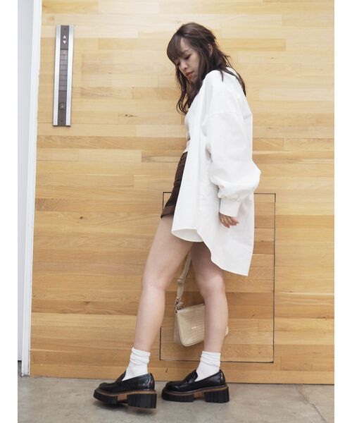 EVRIS(エヴリス)の「ギャザースリーブオーバーシャツ(シャツ/ブラウス・レディース・ホワイト/グレー/ブラウン・FREE)」の17枚目の写真