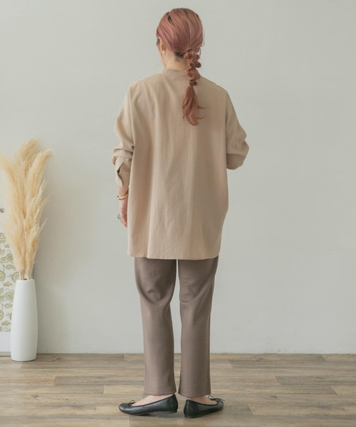 ITEMS URBANRESEARCH（アイテムズ アーバンリサーチ）の「ルーズスタンドカラーシャツ（シャツ/ブラウス・レディース・ブルー/ライトブルー/ベージュ/オフホワイト・FREE）」の10枚目の写真