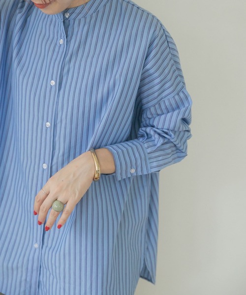 ITEMS URBANRESEARCH（アイテムズ アーバンリサーチ）の「ルーズスタンドカラーシャツ（シャツ/ブラウス・レディース・ブルー/ライトブルー/ベージュ/オフホワイト・FREE）」の11枚目の写真