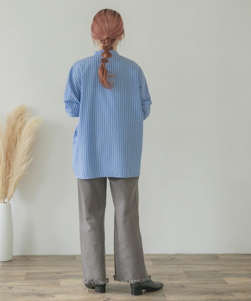 ITEMS URBANRESEARCH（アイテムズ アーバンリサーチ）の「ルーズスタンドカラーシャツ（シャツ/ブラウス・レディース・ブルー/ライトブルー/ベージュ/オフホワイト・FREE）」の19枚目の写真