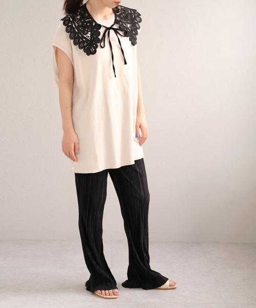 ANDJ(アンドジェイ)の「プリーツフレアパンツ(その他パンツ・レディース・ブラック/グレー/グレイッシュベージュ・M)」の4枚目の写真