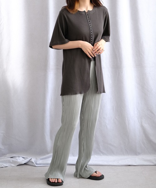 ANDJ(アンドジェイ)の「プリーツフレアパンツ(その他パンツ・レディース・ブラック/グレー/グレイッシュベージュ・M)」の13枚目の写真