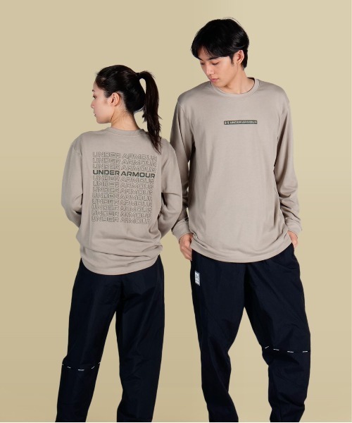 UNDER ARMOUR（アンダーアーマー）の「UAヘビーウエイト チャージドコットン ロングスリーブ シャツ バックプリント（トレーニング/メンズ）（Tシャツ/カットソー・メンズ・カーキ/ブラック/ホワイト・XXL/XL/M/3XL/S/L）」の3枚目の写真