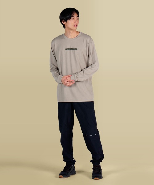 UNDER ARMOUR（アンダーアーマー）の「UAヘビーウエイト チャージドコットン ロングスリーブ シャツ バックプリント（トレーニング/メンズ）（Tシャツ/カットソー・メンズ・カーキ/ブラック/ホワイト・XXL/XL/M/3XL/S/L）」の14枚目の写真