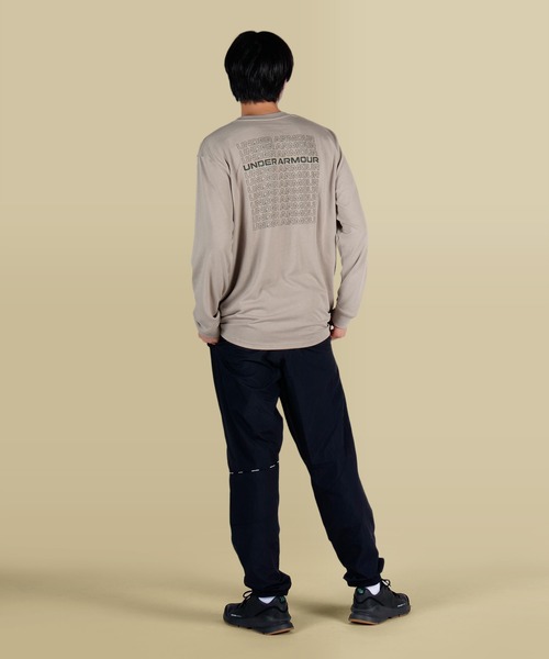 UNDER ARMOUR（アンダーアーマー）の「UAヘビーウエイト チャージドコットン ロングスリーブ シャツ バックプリント（トレーニング/メンズ）（Tシャツ/カットソー・メンズ・カーキ/ブラック/ホワイト・XXL/XL/M/3XL/S/L）」の15枚目の写真