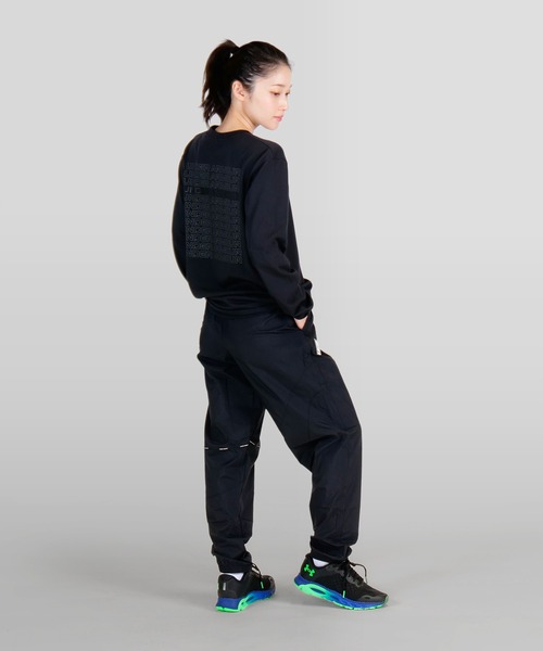 UNDER ARMOUR（アンダーアーマー）の「UAヘビーウエイト チャージドコットン ロングスリーブ シャツ バックプリント（トレーニング/メンズ）（Tシャツ/カットソー・メンズ・カーキ/ブラック/ホワイト・XXL/XL/M/3XL/S/L）」の11枚目の写真