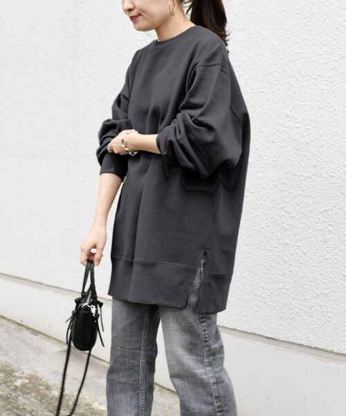 SHIPS（シップス）の「*USAコットンプルオーバー◇（スウェット・レディース・ブラック/チャコールグレー/ナチュラル/ライトオリーブ/ブルー系/ミント/ダークブルー/オフホワイト・ONE SIZE）」の2枚目の写真