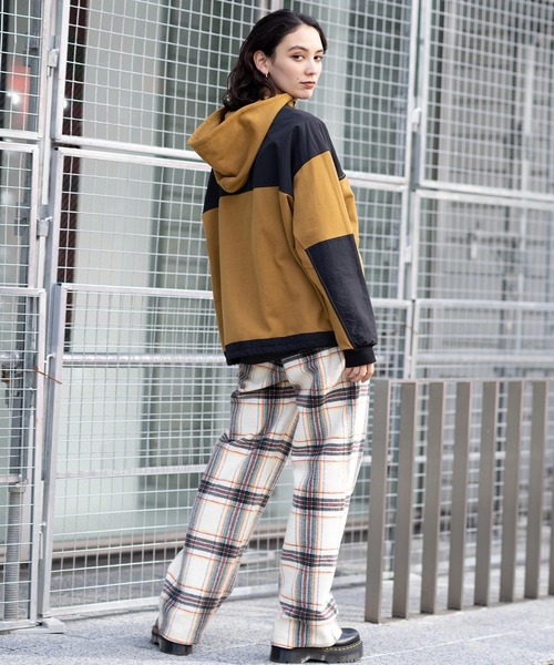 X-girl（エックスガール）の「MOUNTAIN SWEAT HOODIE（パーカー・レディース・ベージュ/ブラック・M/S）」の17枚目の写真