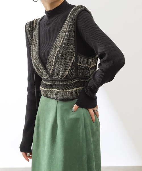 COLONY 2139(コロニートゥーワンスリーナイン)の「モヘヤ混ジャガード柄ニットビスチェ(セットアップ対応)(ベスト・レディース・ブラック/グレイッシュベージュ/グリーン/パープル・FREE)」の2枚目の写真