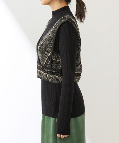 COLONY 2139(コロニートゥーワンスリーナイン)の「モヘヤ混ジャガード柄ニットビスチェ(セットアップ対応)(ベスト・レディース・ブラック/グレイッシュベージュ/グリーン/パープル・FREE)」の16枚目の写真