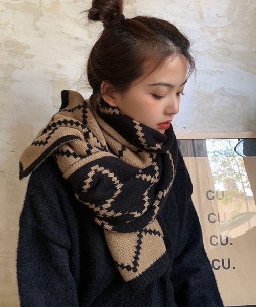 meJane（ミージェーン）の「ダイヤ柄リバーシブルマフラー【ZOZOTOWN限定】（ストール/ショール・レディース・ブラック×ホワイト/ブラック系・FREE）」の11枚目の写真