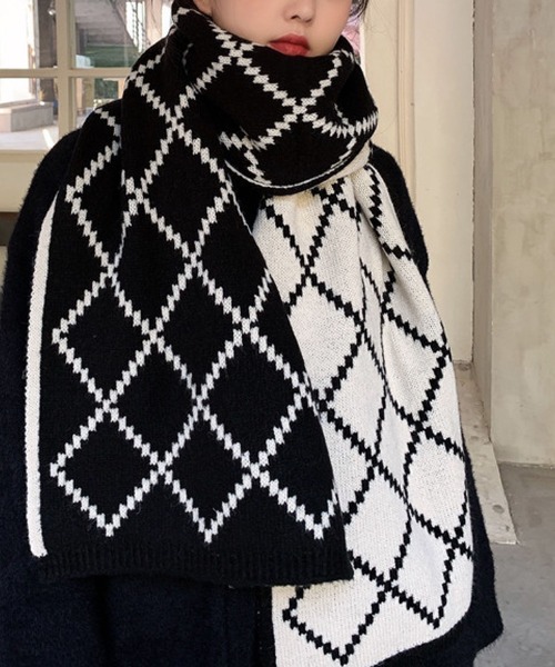 meJane（ミージェーン）の「ダイヤ柄リバーシブルマフラー【ZOZOTOWN限定】（ストール/ショール・レディース・ブラック×ホワイト/ブラック系・FREE）」の18枚目の写真