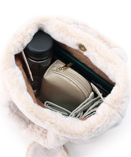 SHOO・LA・RUE（シューラルー）の「◆スノートップフェイクファーランチトート（トートバッグ・レディース・ベージュ/サンドベージュ/ベージュ系その他7/ブラック・00）」の9枚目の写真