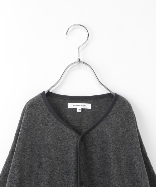 GLOBAL WORK（グローバルワーク）の「【キッズ】カロヤカウォーム／フリースカーディガン/236540（カーディガン/ボレロ・キッズ・チャコールグレー/オフホワイト・110cm/100cm/120cm/130cm/140cm/150cm/160cm）」の8枚目の写真