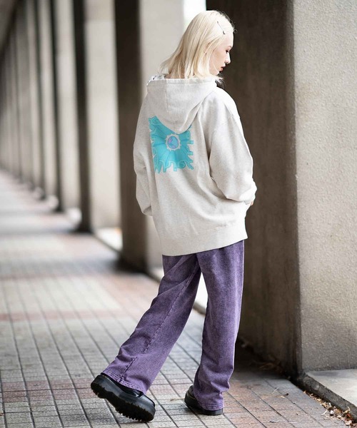 X-girl（エックスガール）の「EARTH AND MILLS LOGO SWEAT HOODIE（パーカー・レディース・ホワイト/ブラック/アッシュ・S/M/L/XL）」の7枚目の写真