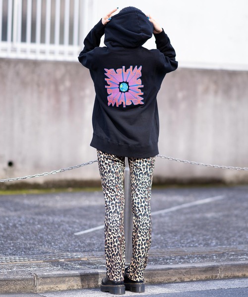 X-girl（エックスガール）の「EARTH AND MILLS LOGO SWEAT HOODIE（パーカー・レディース・ホワイト/ブラック/アッシュ・S/M/L/XL）」の15枚目の写真