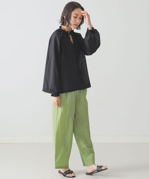 BEAMS LIGHTS（ビームスライツ）の「BEAMS LIGHTS / シャドウ チェック ギャザー ブラウス（シャツ/ブラウス・レディース・ホワイト/ブラック・ONE SIZE）」の6枚目の写真