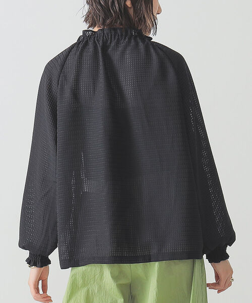 BEAMS LIGHTS（ビームスライツ）の「BEAMS LIGHTS / シャドウ チェック ギャザー ブラウス（シャツ/ブラウス・レディース・ホワイト/ブラック・ONE SIZE）」の8枚目の写真