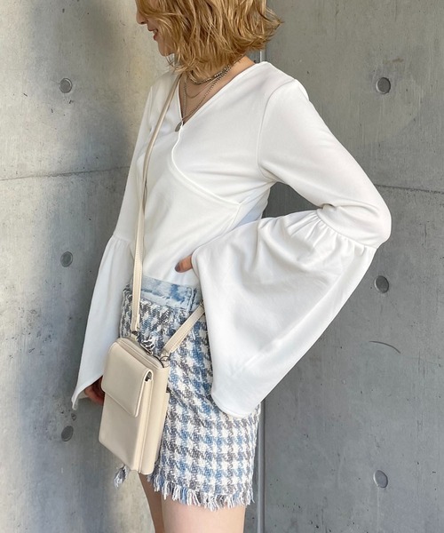 SPIRALGIRL(スパイラルガール)の「袖フレアカシュクールトップス(Tシャツ/カットソー・レディース・ブラック/オフホワイト/グリーン・FREE)」の2枚目の写真