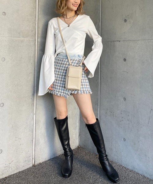 SPIRALGIRL(スパイラルガール)の「袖フレアカシュクールトップス(Tシャツ/カットソー・レディース・ブラック/オフホワイト/グリーン・FREE)」の4枚目の写真