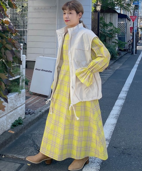 w closet(ダブルクローゼット)の「先染めチェックウエスト切替スクエアネックワンピース(ワンピース・レディース・イエロー/ブルー・FREE)」の12枚目の写真