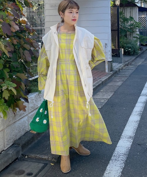 w closet(ダブルクローゼット)の「先染めチェックウエスト切替スクエアネックワンピース(ワンピース・レディース・イエロー/ブルー・FREE)」の16枚目の写真