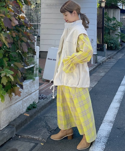 w closet(ダブルクローゼット)の「先染めチェックウエスト切替スクエアネックワンピース(ワンピース・レディース・イエロー/ブルー・FREE)」の19枚目の写真