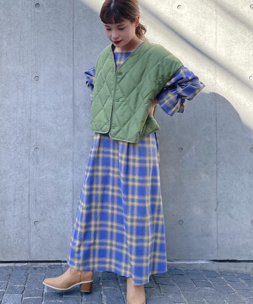 w closet(ダブルクローゼット)の「先染めチェックウエスト切替スクエアネックワンピース(ワンピース・レディース・イエロー/ブルー・FREE)」の17枚目の写真