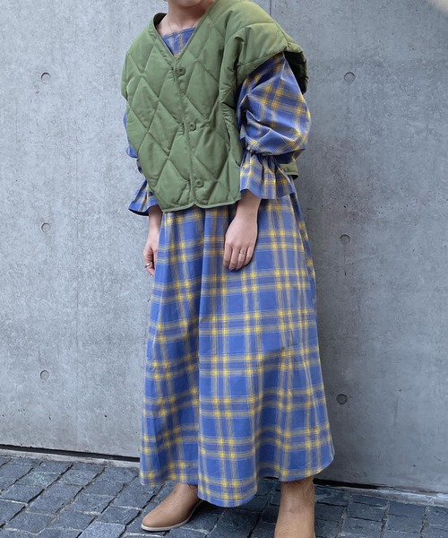 w closet(ダブルクローゼット)の「先染めチェックウエスト切替スクエアネックワンピース(ワンピース・レディース・イエロー/ブルー・FREE)」の7枚目の写真