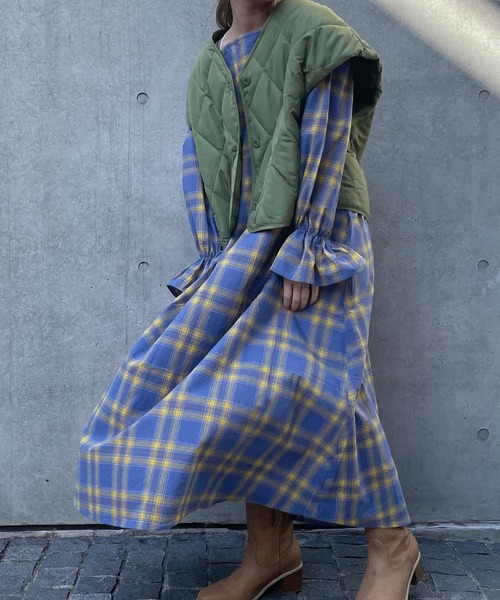 w closet(ダブルクローゼット)の「先染めチェックウエスト切替スクエアネックワンピース(ワンピース・レディース・イエロー/ブルー・FREE)」の18枚目の写真