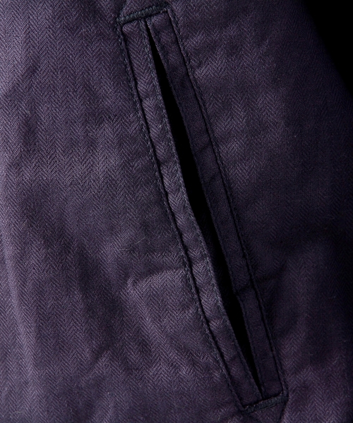 coen（コーエン）の「メンアサヘリンボーンMA-1ブルゾン（MA-1・レディース・オリーブ/ネイビー・MEDIUM/LARGE）」の8枚目の写真