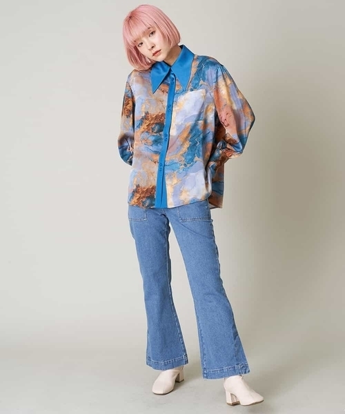 A de a.v.v（アードアー・ヴェ・ヴェ）の「ビッグ襟柄シャツ（シャツ/ブラウス・レディース・イエロー/ブルー・38/36）」の4枚目の写真