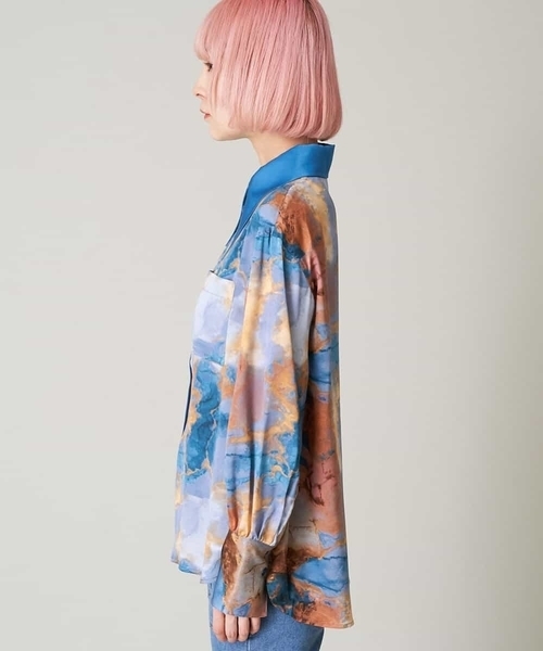 A de a.v.v（アードアー・ヴェ・ヴェ）の「ビッグ襟柄シャツ（シャツ/ブラウス・レディース・イエロー/ブルー・38/36）」の8枚目の写真