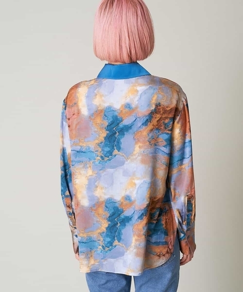 A de a.v.v（アードアー・ヴェ・ヴェ）の「ビッグ襟柄シャツ（シャツ/ブラウス・レディース・イエロー/ブルー・38/36）」の9枚目の写真