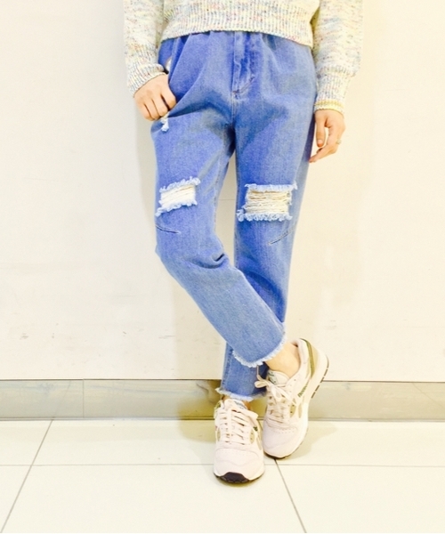 Kastane(カスタネ)の「【Kastane】ダメージ断ち切りデニムパンツ(デニムパンツ・レディース・ライトブルー・SMALL/MEDIUM)」の1枚目の写真