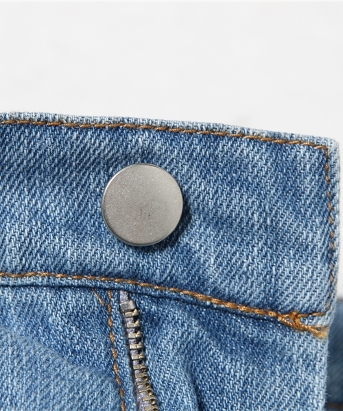 Kastane(カスタネ)の「【Kastane】ダメージ断ち切りデニムパンツ(デニムパンツ・レディース・ライトブルー・SMALL/MEDIUM)」の9枚目の写真