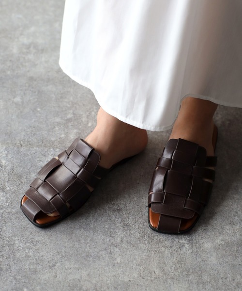 Riberry（リベリー）の「編み込みスリッパサンダル/グルカスリッパサンダル（サンダル・レディース・ホワイト/ブラック/ブラウン・MEDIUM/LARGE）」の3枚目の写真