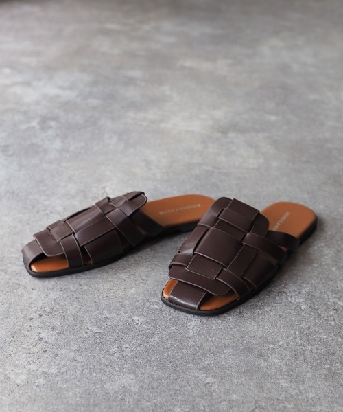 Riberry（リベリー）の「編み込みスリッパサンダル/グルカスリッパサンダル（サンダル・レディース・ホワイト/ブラック/ブラウン・MEDIUM/LARGE）」の13枚目の写真