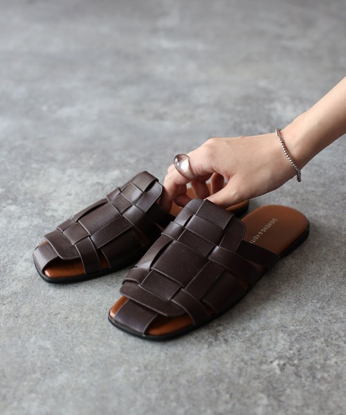 Riberry（リベリー）の「編み込みスリッパサンダル/グルカスリッパサンダル（サンダル・レディース・ホワイト/ブラック/ブラウン・MEDIUM/LARGE）」の19枚目の写真