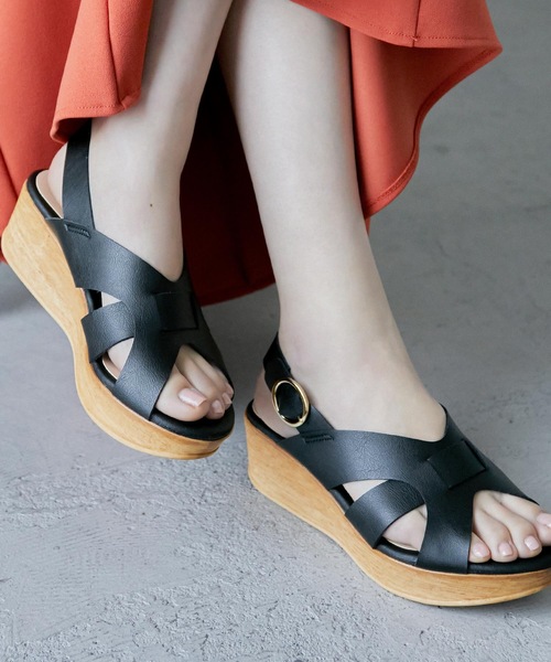 Fashion Letter(ファッションレター)の「日本製編み込み風デザインウェッジサンダル 痛くないサンダル(サンダル・レディース・マスタード/ダークベージュ/ホワイト/ブラック・LL/L/M/S)」の3枚目の写真