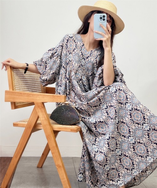 MAISON DE THERESE(メゾン ド テレーズ)の「ボリュウムスリーブ Vネックルーズロングワンピース(ワンピース・レディース・ネイビー/ブルー・FREE)」の8枚目の写真