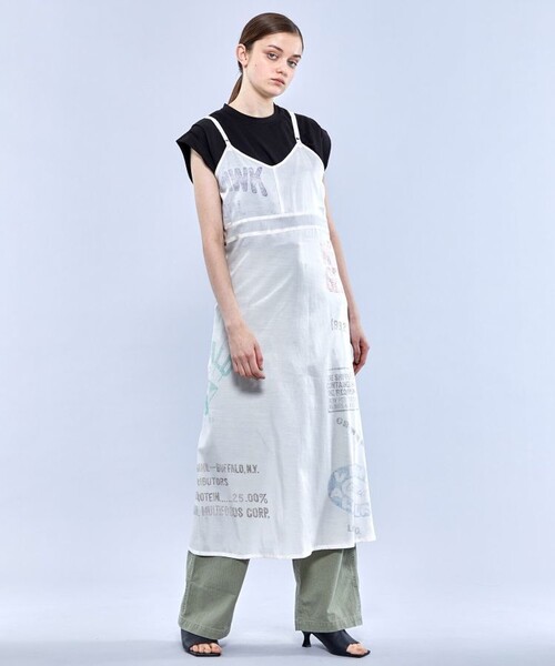 FILL THE BILL（フィルザビル）の「【FILL THE BILL(フィルザビル)】フラワーバッグプリントドレス 210-221018（ドレス・レディース・ホワイト/ネイビー・1/2）」の3枚目の写真