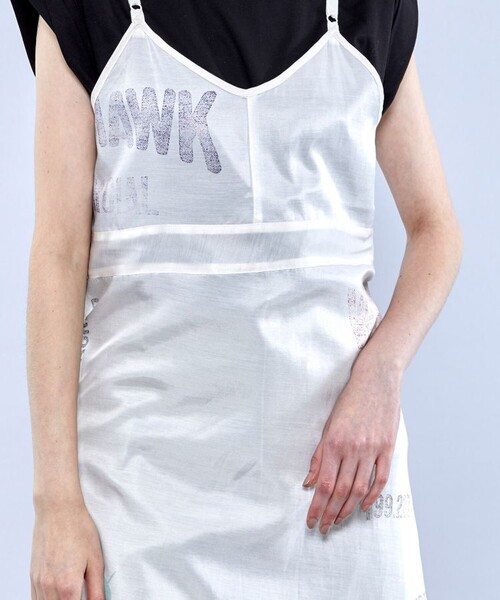 FILL THE BILL（フィルザビル）の「【FILL THE BILL(フィルザビル)】フラワーバッグプリントドレス 210-221018（ドレス・レディース・ホワイト/ネイビー・1/2）」の8枚目の写真