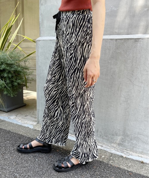 SpRay(スプレイ)の「アニマル柄プリーツパンツ(その他パンツ・レディース・ブラック×ホワイト/ブラウン系その他/ゼブラ・FREE)」の7枚目の写真