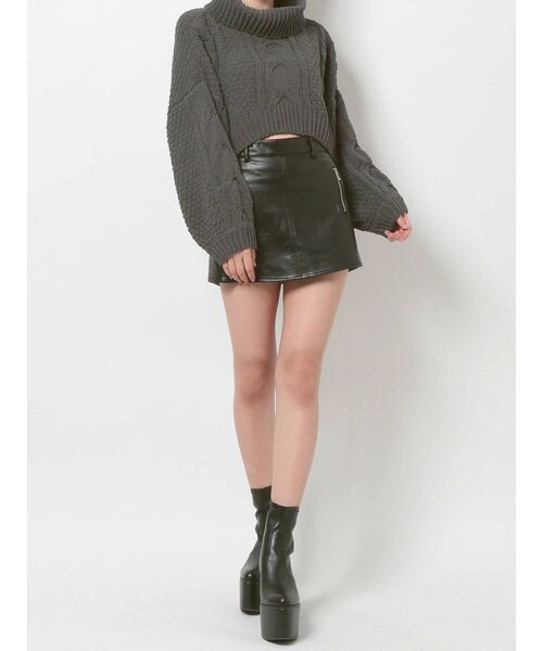 GYDA(ジェイダ)の「タートルネック モールヤーンケーブルショートニットトップス(ニット/セーター・レディース・アイボリー/チャコールグレー/オリーブ・FREE)」の7枚目の写真